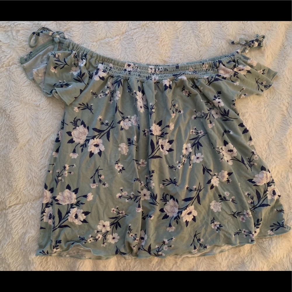 American eagle off the shoulder shirt!!